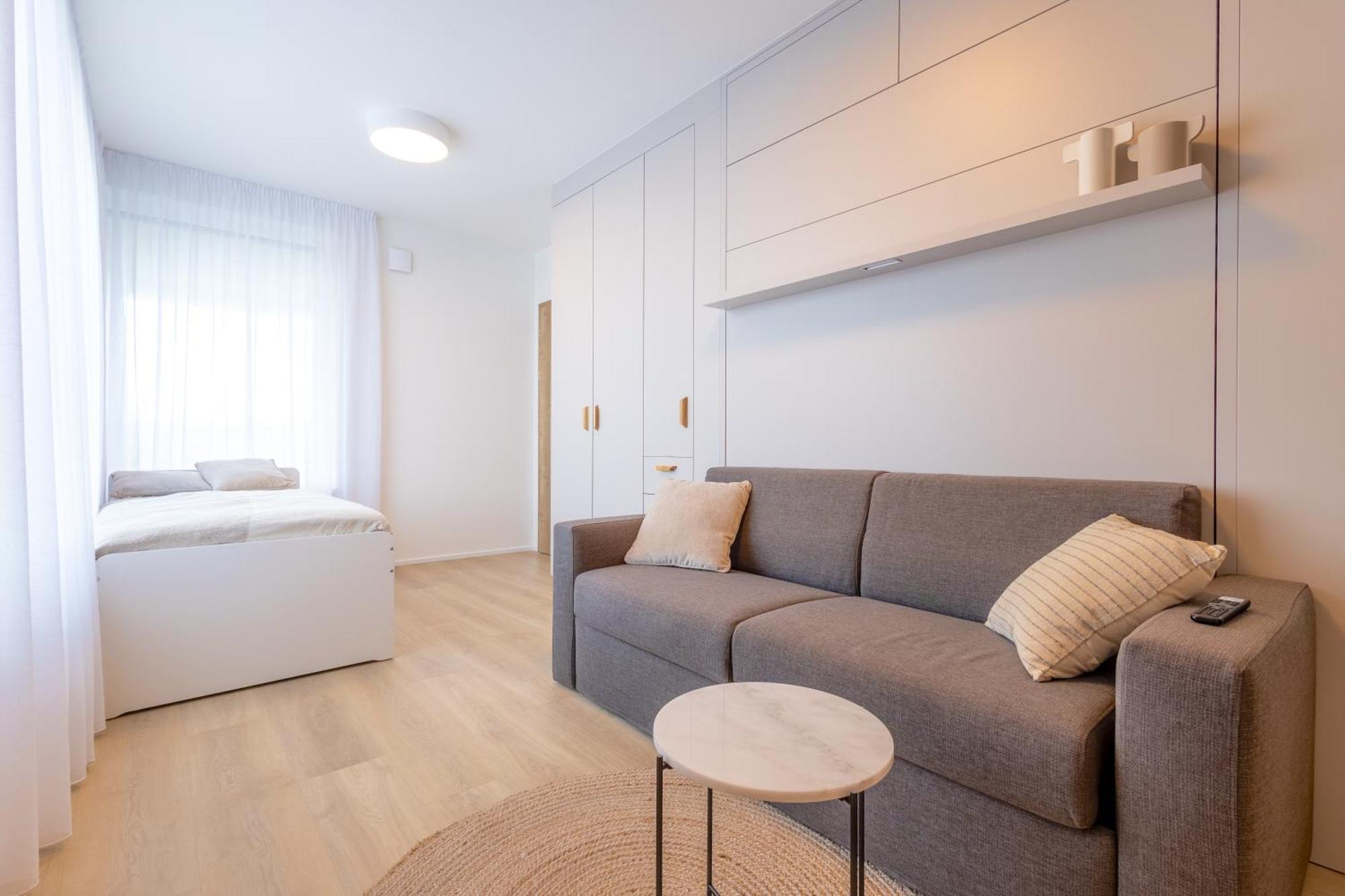 Bright 2Br - 5Th Floor, Balcony, Free Parking By Gravity Prague Apartment Luaran gambar