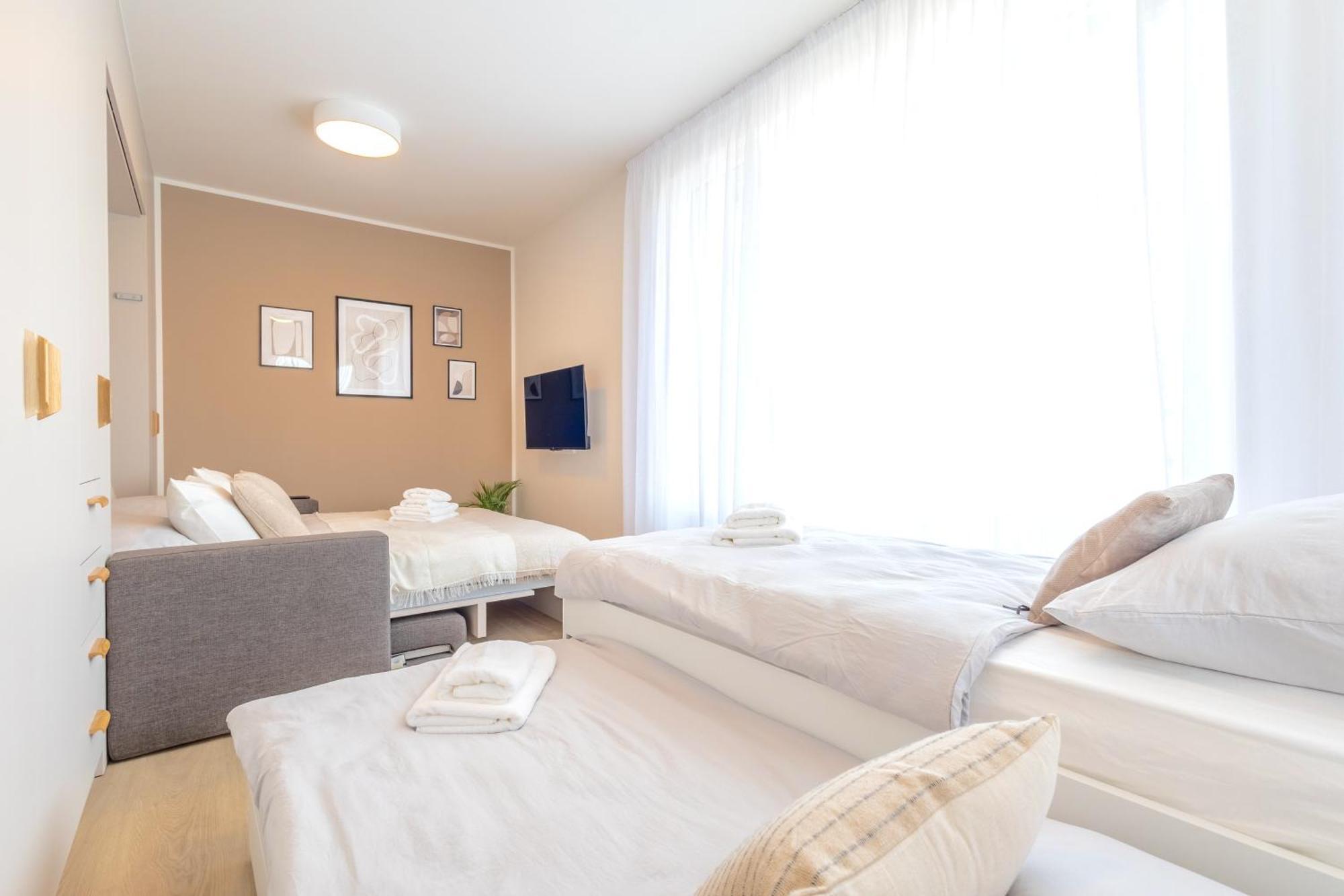 Bright 2Br - 5Th Floor, Balcony, Free Parking By Gravity Prague Apartment Luaran gambar