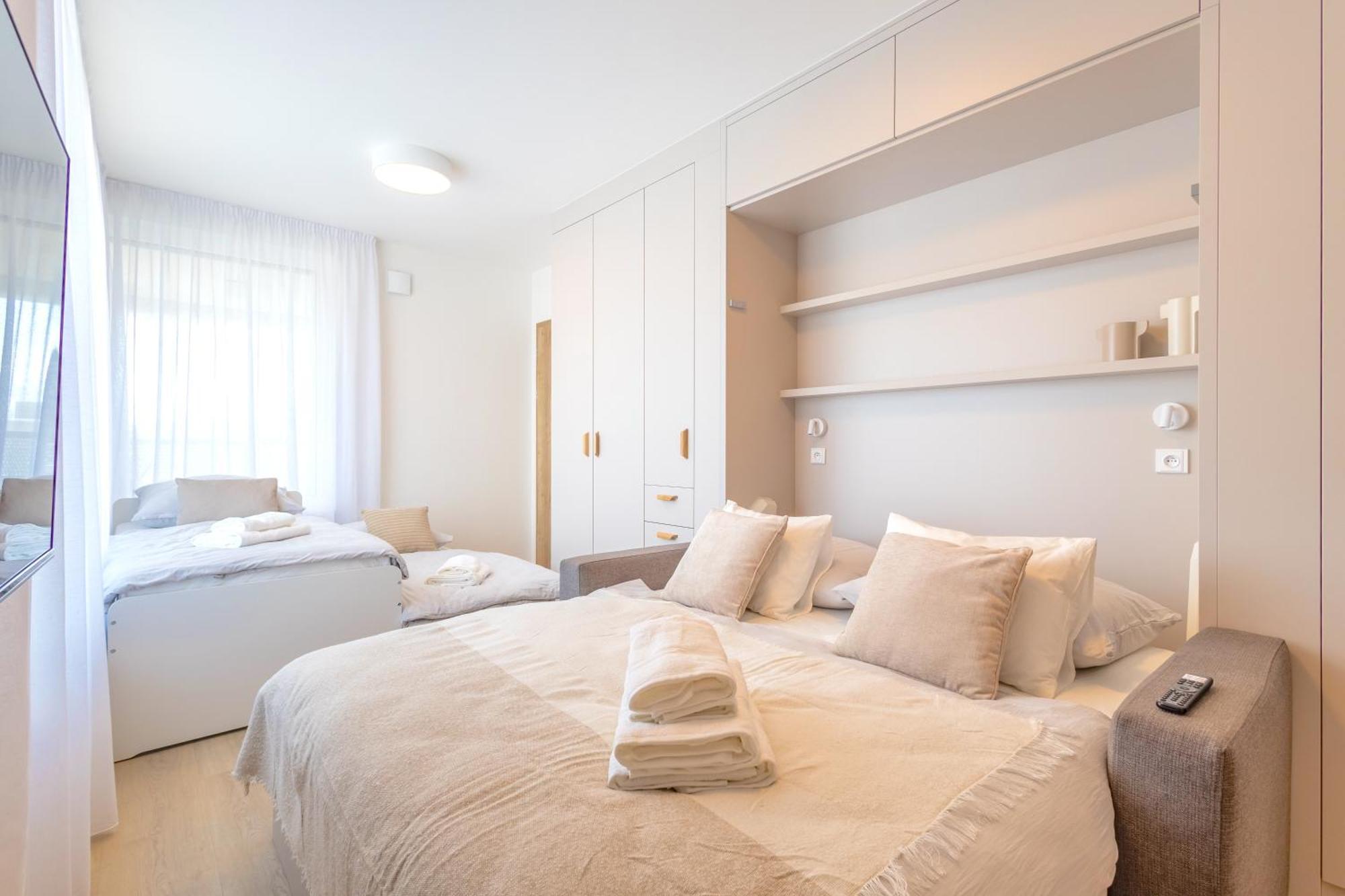Bright 2Br - 5Th Floor, Balcony, Free Parking By Gravity Prague Apartment Luaran gambar