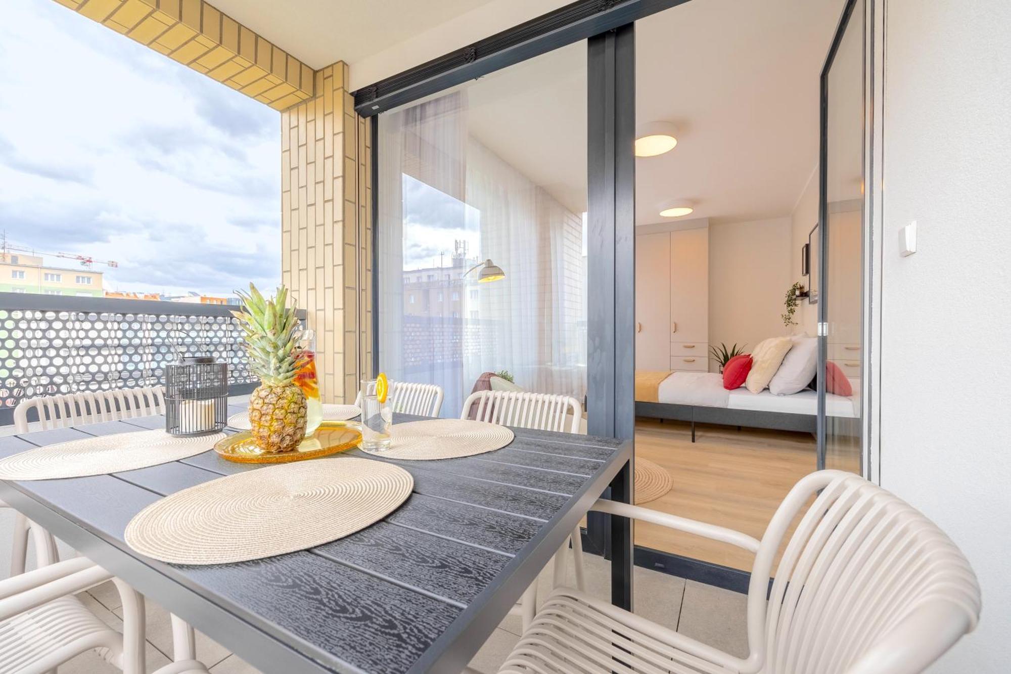 Bright 2Br - 5Th Floor, Balcony, Free Parking By Gravity Prague Apartment Luaran gambar
