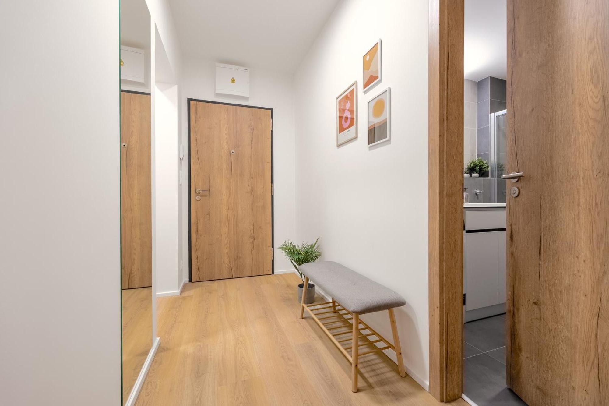 Bright 2Br - 5Th Floor, Balcony, Free Parking By Gravity Prague Apartment Luaran gambar