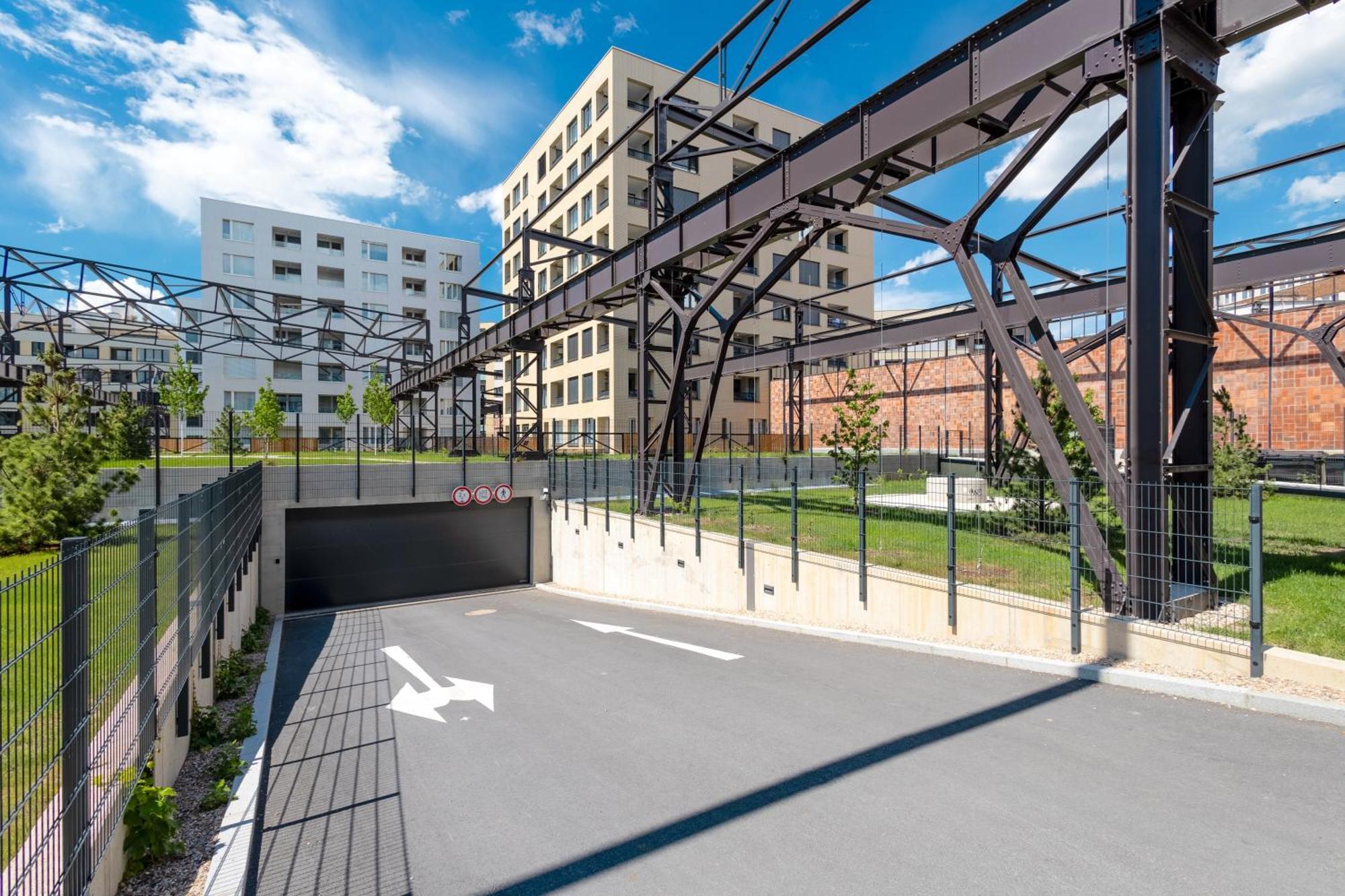 Bright 2Br - 5Th Floor, Balcony, Free Parking By Gravity Prague Apartment Luaran gambar