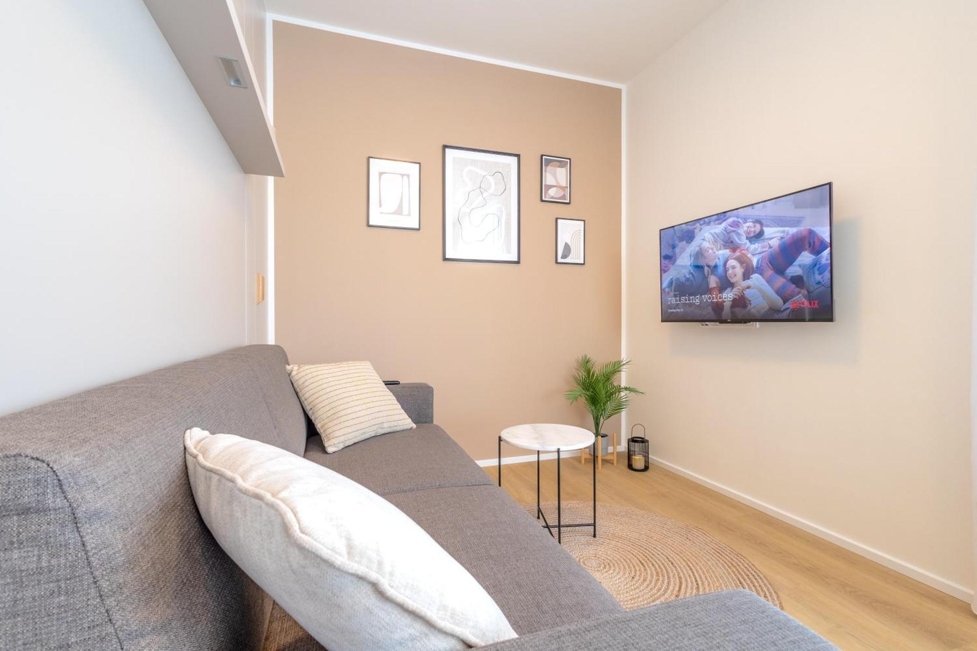 Bright 2Br - 5Th Floor, Balcony, Free Parking By Gravity Prague Apartment Luaran gambar