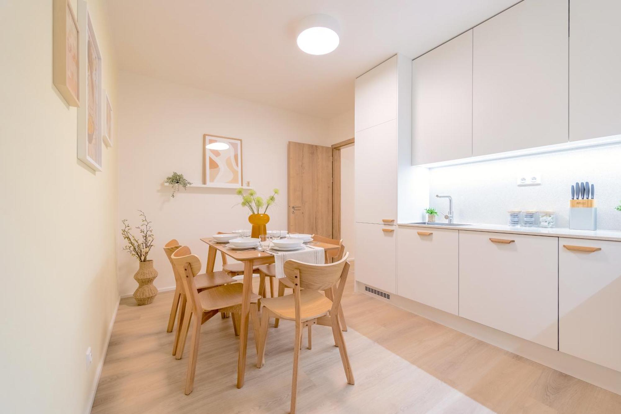 Bright 2Br - 5Th Floor, Balcony, Free Parking By Gravity Prague Apartment Luaran gambar