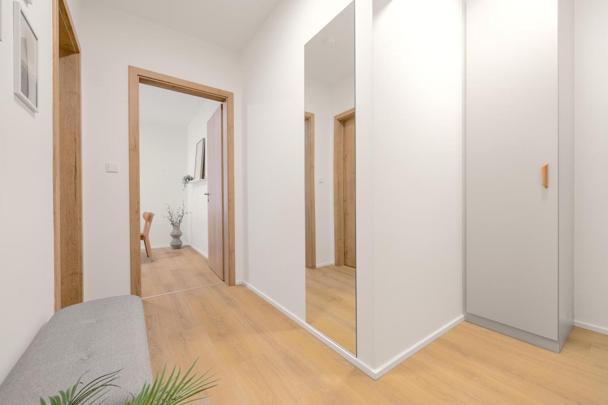 Bright 2Br - 5Th Floor, Balcony, Free Parking By Gravity Prague Apartment Luaran gambar