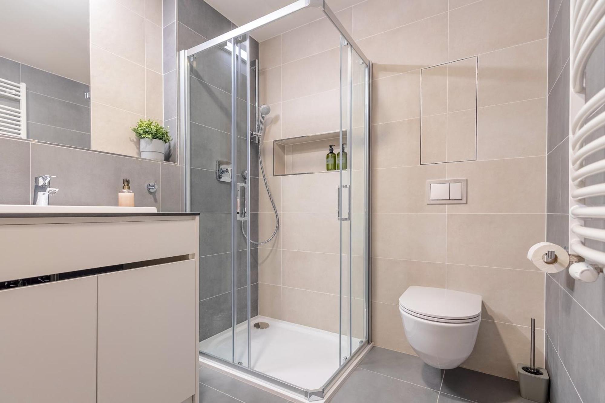 Bright 2Br - 5Th Floor, Balcony, Free Parking By Gravity Prague Apartment Luaran gambar