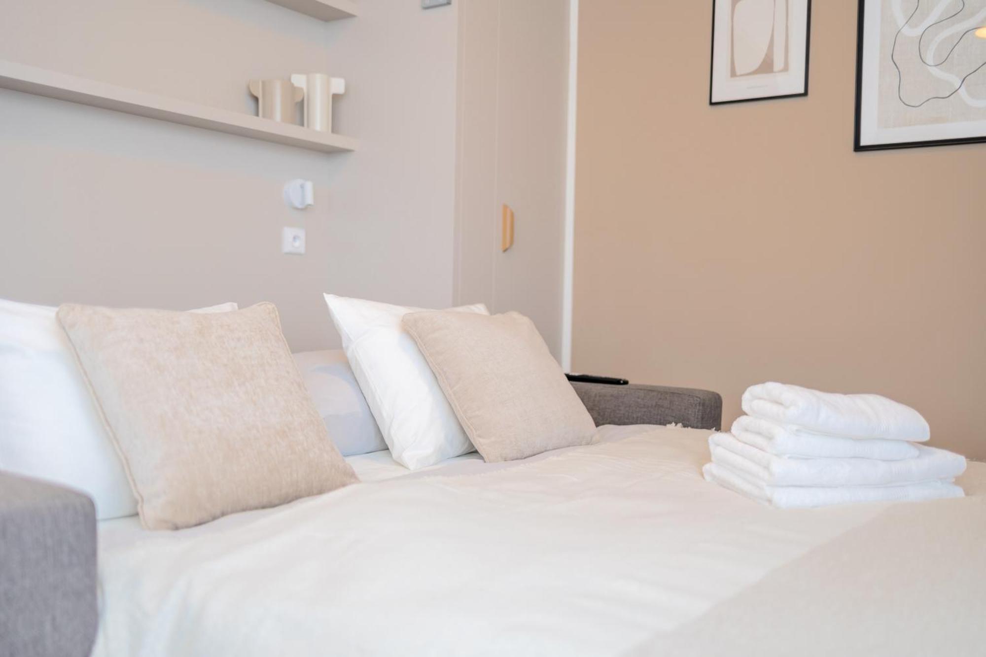Bright 2Br - 5Th Floor, Balcony, Free Parking By Gravity Prague Apartment Luaran gambar