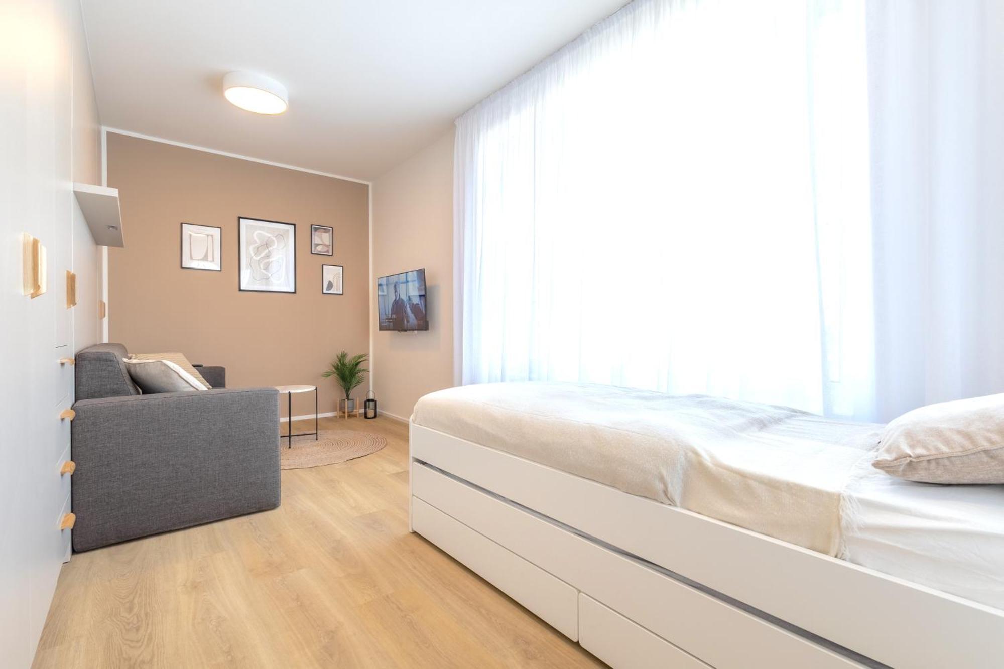 Bright 2Br - 5Th Floor, Balcony, Free Parking By Gravity Prague Apartment Luaran gambar