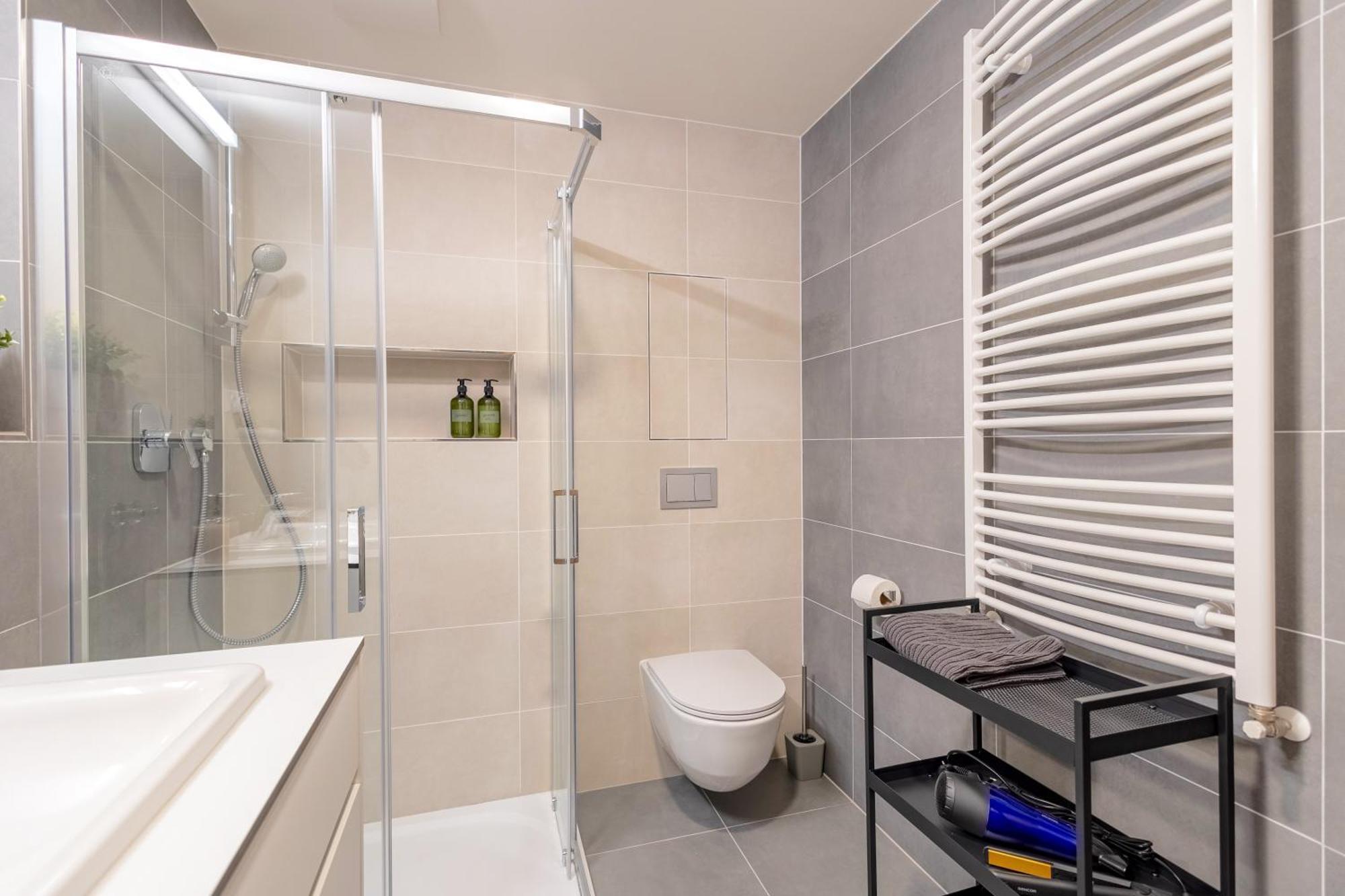 Bright 2Br - 5Th Floor, Balcony, Free Parking By Gravity Prague Apartment Luaran gambar